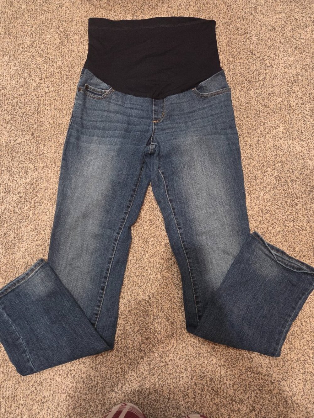 Liz Lange maternity jeanss size 6 boot cut